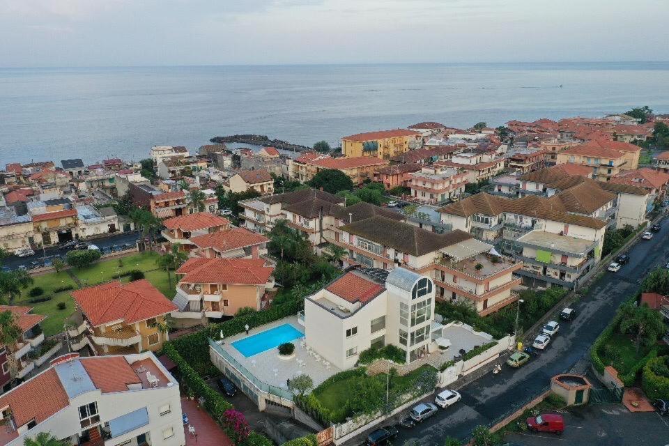 Path House - Etna & Sea View Aparthotel Riposto Bagian luar foto