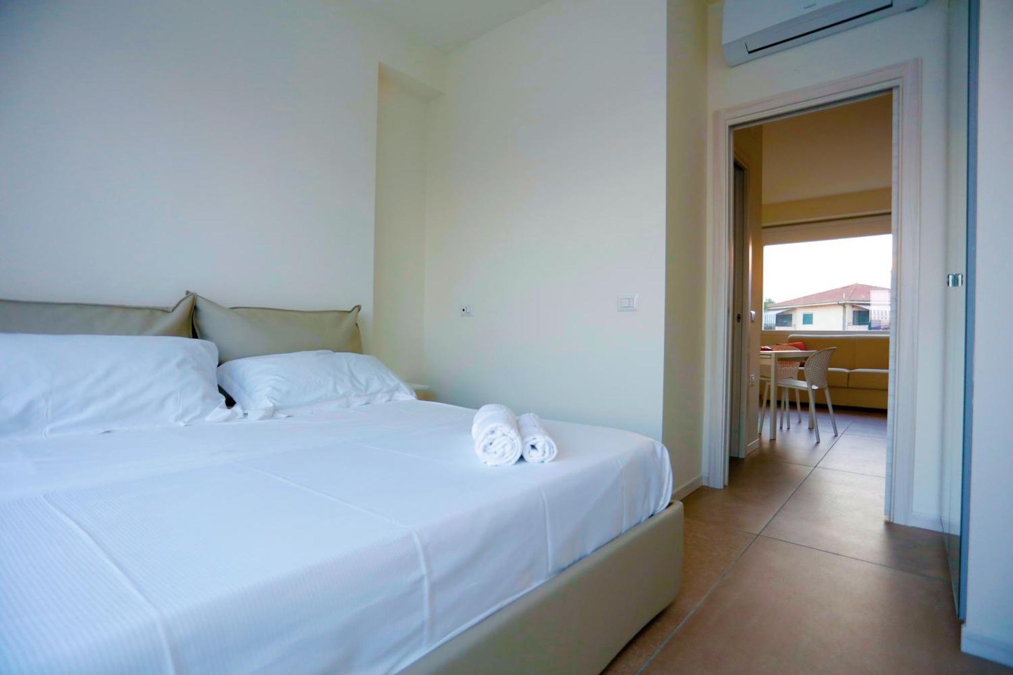 Path House - Etna & Sea View Aparthotel Riposto Ruang foto